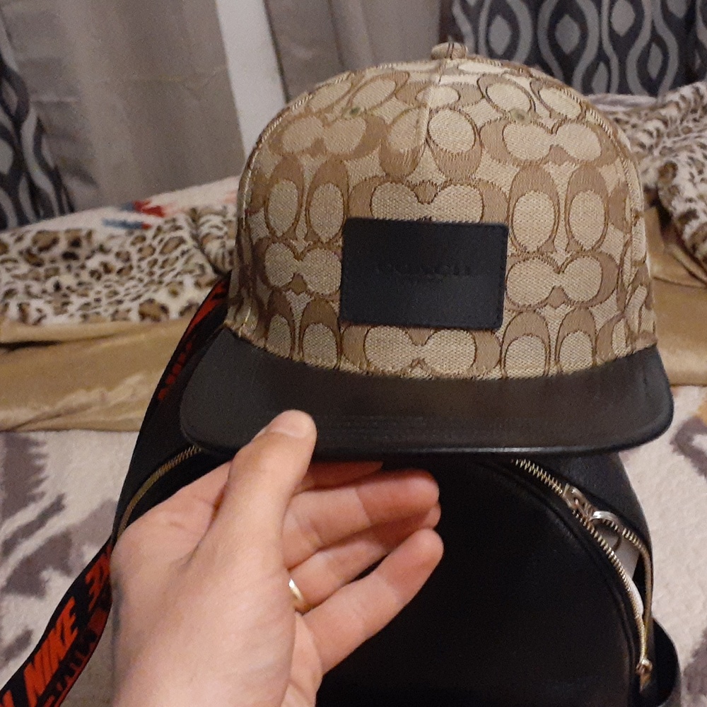 Coach back pack with matching coach hat with a nike strap - Picture 2 of 4